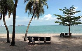 Manjung Modern + Cozy Terrace Home
